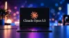 Geöffneter Laptop zeigt das Logo des KI-Modells Claude Opus 5.5 von Anthropic auf dem Bildschirm.